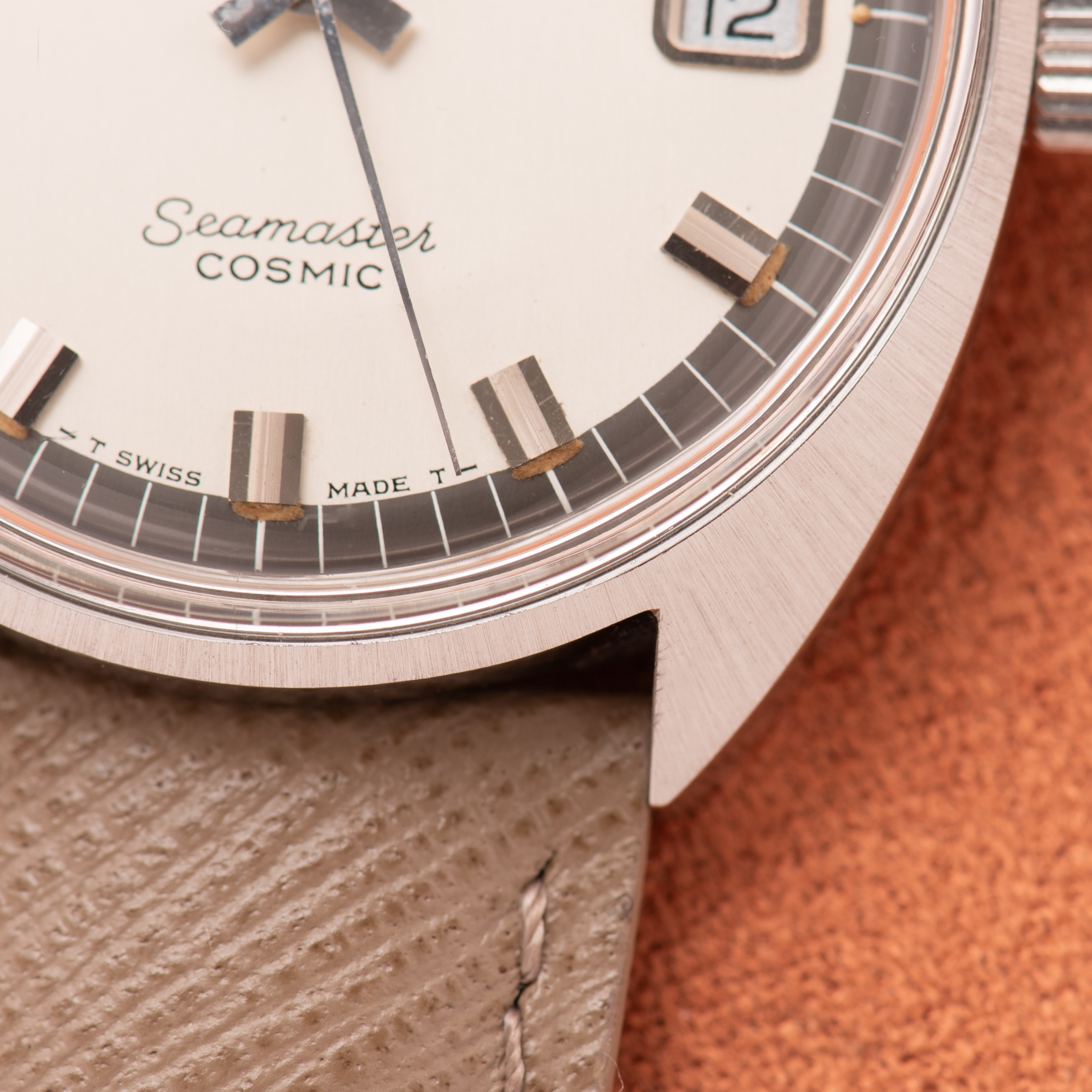 Vue de Omega Seamaster Cosmic — cadran crème — Réf. 166.036 — 1968